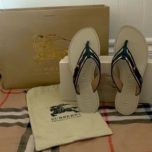 Like New Burberry Aldermary Haymarket Flip Flop Sandals-Size 40